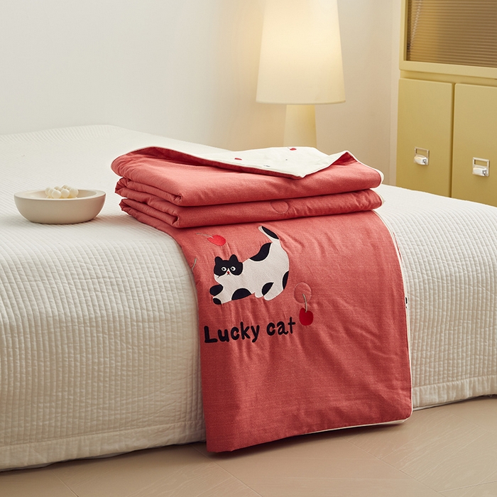 91家纺网 家纺一手货源 找家纺 怡家居 2024新款全棉印加绣夏被 夏被-樱桃小猫