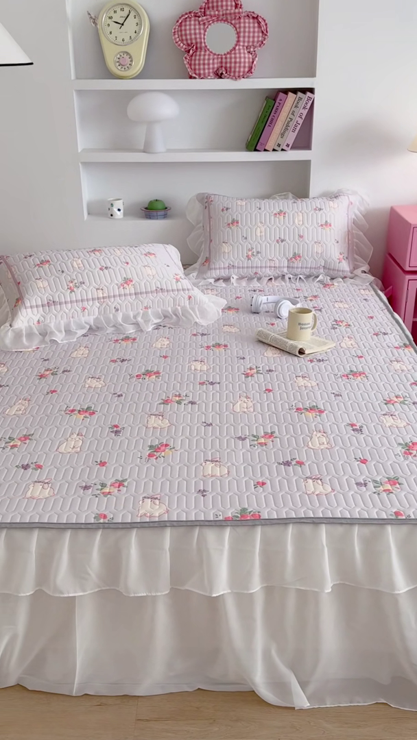 91家纺网 家纺一手货源 找家纺 昔可 新款床裙款乳胶凉席双层雪纺纱乳胶凉席三件套 花园兔兔