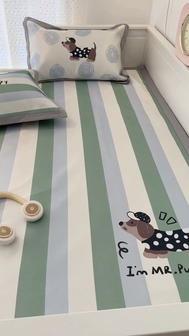 91家纺网 家纺一手货源 找家纺 昔可家纺 2024新款A类900D大版冰丝席 绿条腊肠狗