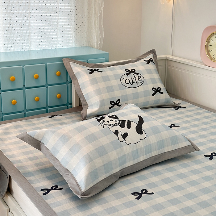 91家纺网 家纺一手货源 找家纺 昔可家纺 2024新款A类900D大版冰丝席 蝴蝶结猫咪蓝