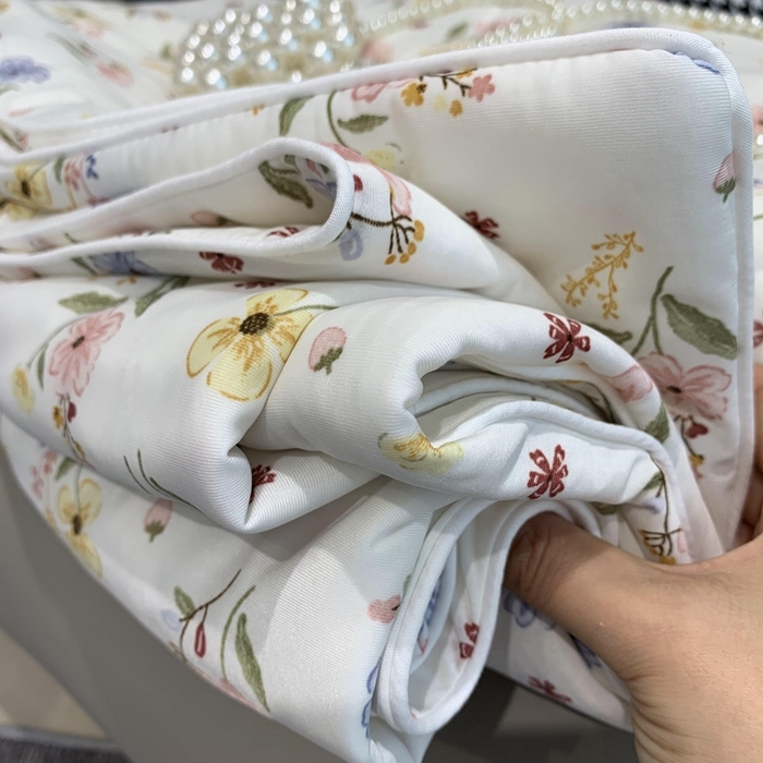 91家纺网 家纺一手货源 找家纺 奈萝家纺 2024新款A类凉感丝小凉皮夏被可机洗夏被新品空调被 暖意花开