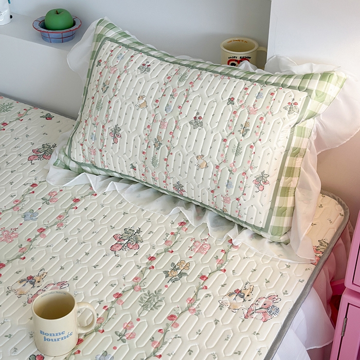 91家纺网 家纺一手货源 找家纺 昔可 新款床裙款乳胶凉席双层雪纺纱乳胶凉席三件套 草莓小兔