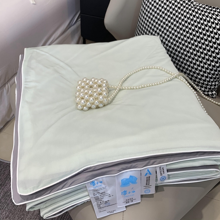 91家纺网 家纺一手货源 找家纺 奈萝家纺 2025新款A类凉感丝小凉皮夏被可机洗夏被新品空调被 香草奶冻