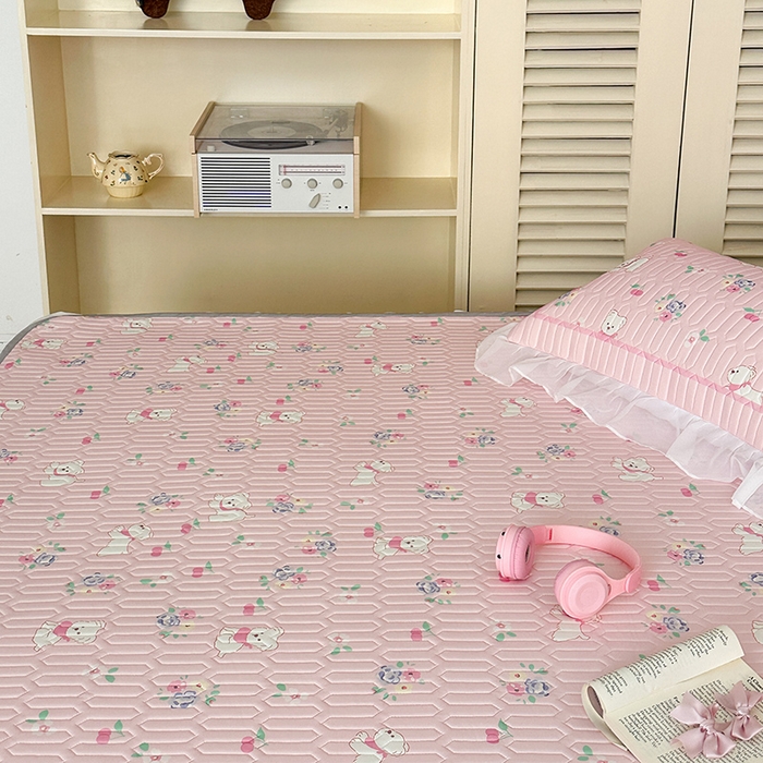 91家纺网 家纺一手货源 找家纺 昔可 新款床裙款乳胶凉席双层雪纺纱乳胶凉席三件套 碎花狗狗