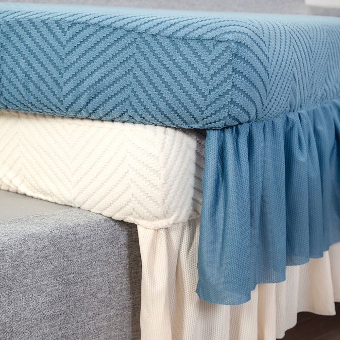 91家纺网 家纺一手货源 找家纺 千彤 2024新款裙边款弹力沙发套罩拉花绒人字纹系列沙发笠 水蓝米黄