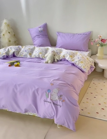 91家纺网 家纺一手货源 找家纺 怡家居 2024新款全棉印花加绣花四件套 萌小兔