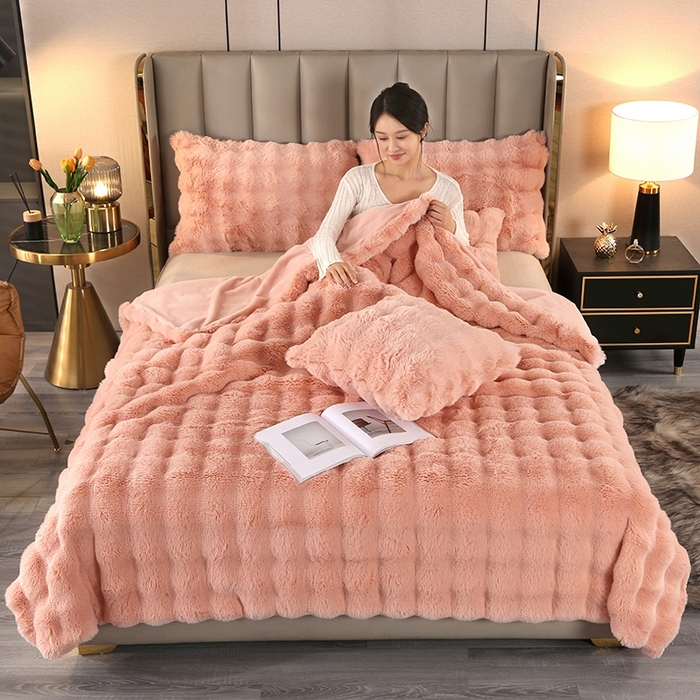 91家纺网 家纺一手货源 找家纺 芸锦豪2024新款纯色托斯卡纳兔毛大泡泡绒毛毯 樱花粉