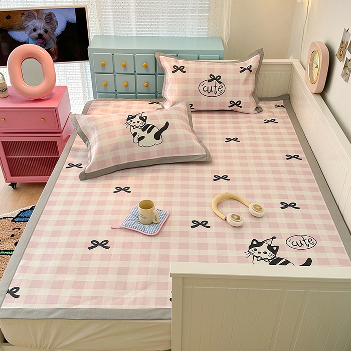 91家纺网 家纺一手货源 找家纺 昔可家纺 2024新款A类900D大版冰丝席 蝴蝶结猫咪粉