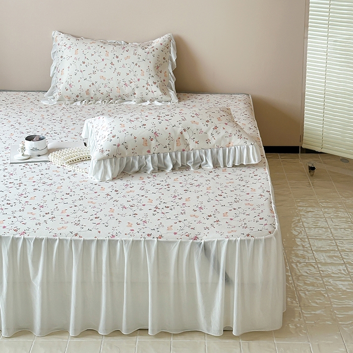 91家纺网 家纺一手货源 找家纺 昔可 2024新款A类900D仙仙雪纺纱床裙款冰丝席三件套 花园萌兔