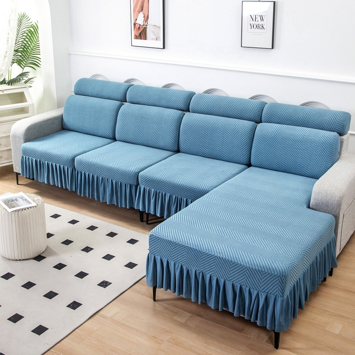 91家纺网 家纺一手货源 找家纺 千彤 2024新款裙边款弹力沙发套罩拉花绒人字纹系列沙发笠 水蓝