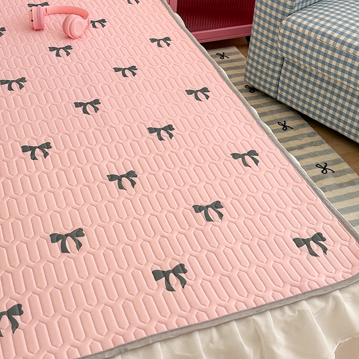 91家纺网 家纺一手货源 找家纺 昔可 新款床裙款乳胶凉席双层雪纺纱乳胶凉席三件套 黑粉蝴蝶结