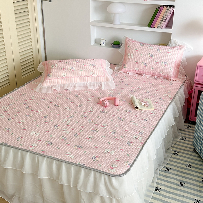 91家纺网 家纺一手货源 找家纺 昔可 新款床裙款乳胶凉席双层雪纺纱乳胶凉席三件套 碎花狗狗