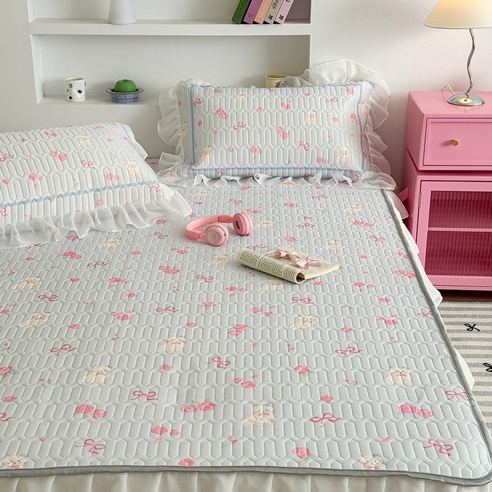 91家纺网 家纺一手货源 找家纺 昔可 新款床裙款乳胶凉席双层雪纺纱乳胶凉席三件套 玫瑰小猫咪