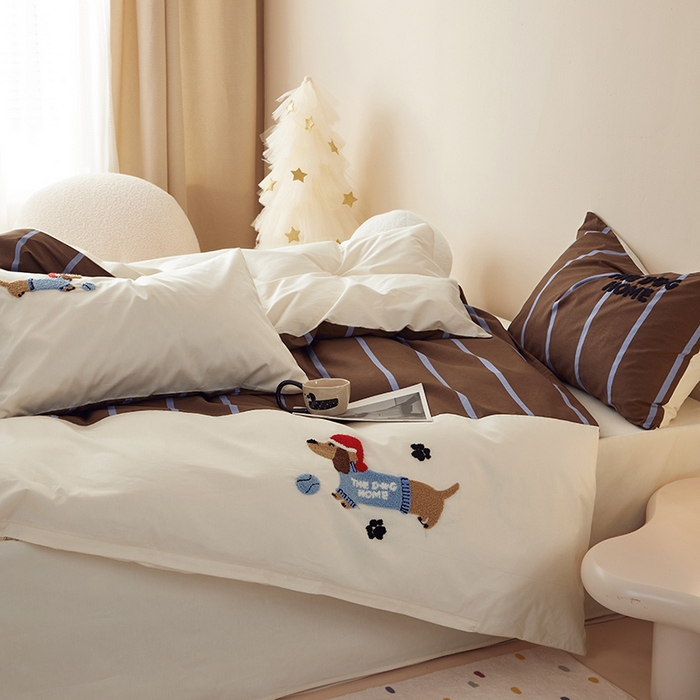 91家纺网 家纺一手货源 找家纺 怡家居 2024新款全棉印花加绣花四件套 腊肠狗