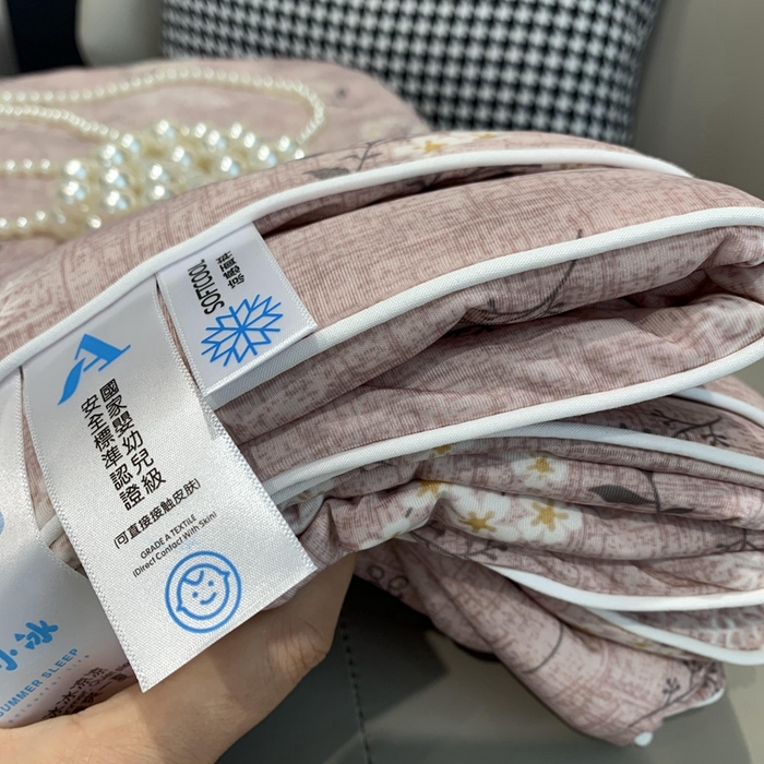 91家纺网 家纺一手货源 找家纺 奈萝家纺 2024新款A类凉感丝小凉皮夏被可机洗夏被新品空调被 兰亭序粉