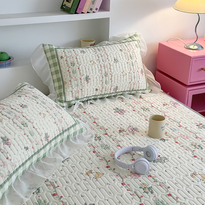 91家纺网 家纺一手货源 找家纺 昔可 新款床裙款乳胶凉席双层雪纺纱乳胶凉席三件套 草莓小兔