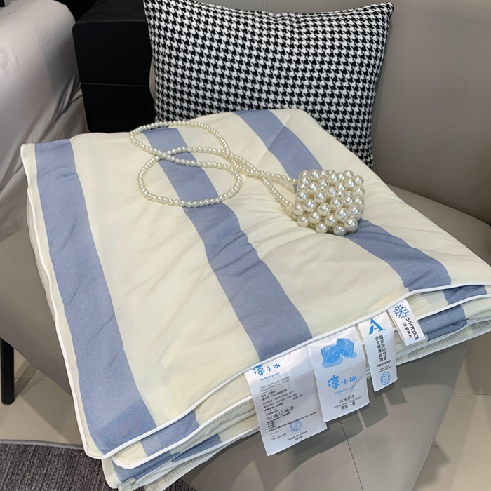 91家纺网 家纺一手货源 找家纺 奈萝家纺 2024新款A类凉感丝小凉皮夏被可机洗夏被新品空调被 条纹
