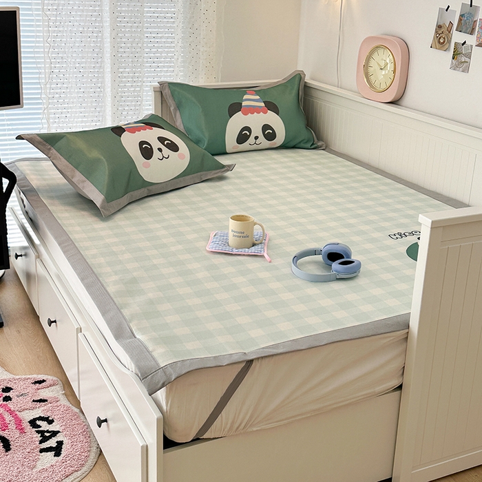 91家纺网 家纺一手货源 找家纺 昔可家纺 2024新款A类900D大版冰丝席 绿格熊猫