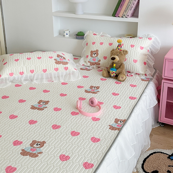 91家纺网 家纺一手货源 找家纺 昔可 新款床裙款乳胶凉席双层雪纺纱乳胶凉席三件套 粉色心心熊