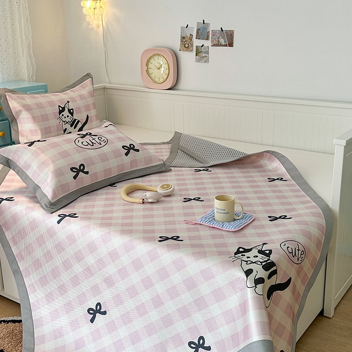 91家纺网 家纺一手货源 找家纺 昔可家纺 2024新款A类900D大版冰丝席 蝴蝶结猫咪粉