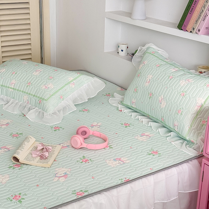 91家纺网 家纺一手货源 找家纺 昔可 新款床裙款乳胶凉席双层雪纺纱乳胶凉席三件套 田园小兔