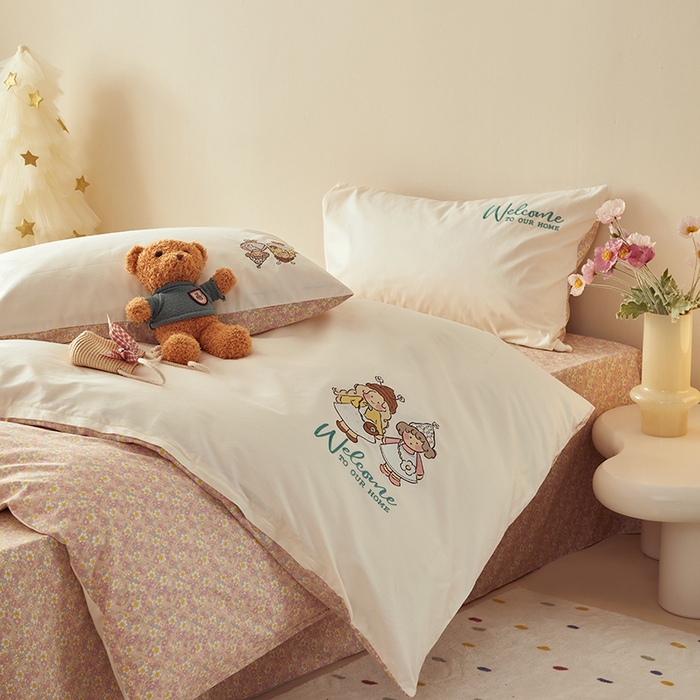 91家纺网 家纺一手货源 找家纺 怡家居 2024新款全棉印花加绣花四件套 粉色女孩