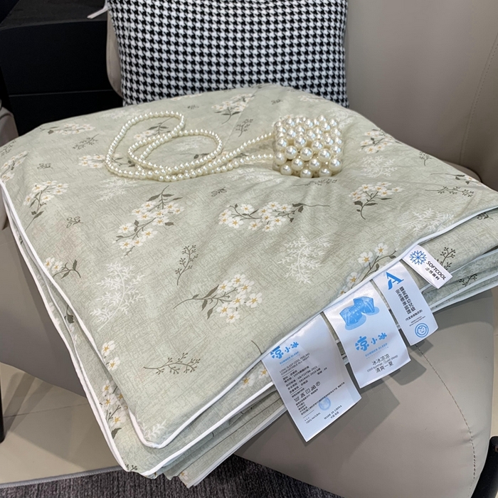 91家纺网 家纺一手货源 找家纺 奈萝家纺 2024新款A类凉感丝小凉皮夏被可机洗夏被新品空调被 兰亭序绿