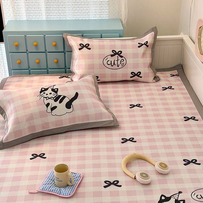 91家纺网 家纺一手货源 找家纺 昔可家纺 2024新款A类900D大版冰丝席 蝴蝶结猫咪粉