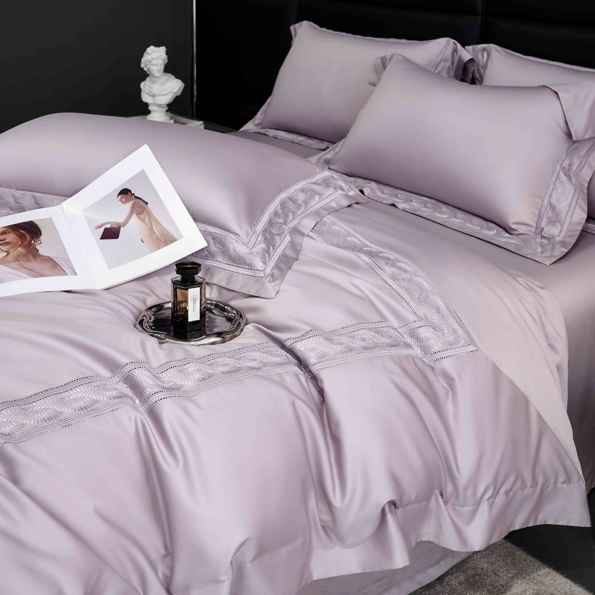91家纺网 家纺一手货源 找家纺 榻尚家居 2024新款阿瓦提贡缎长绒棉四件套-伊芙琳 伊芙琳 紫灰