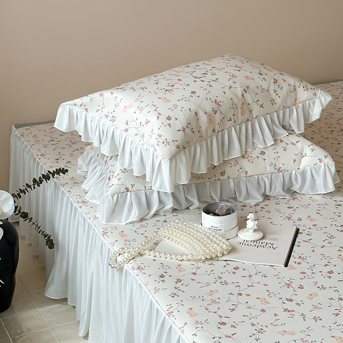 91家纺网 家纺一手货源 找家纺 昔可 2024新款A类900D仙仙雪纺纱床裙款冰丝席三件套 花园萌兔