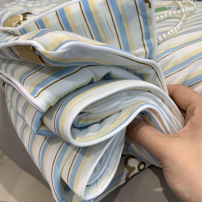 91家纺网 家纺一手货源 找家纺 奈萝家纺 2024新款A类凉感丝小凉皮夏被可机洗夏被新品空调被 字母