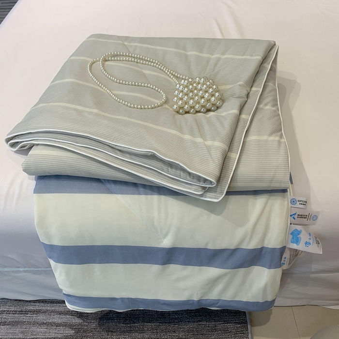 91家纺网 家纺一手货源 找家纺 奈萝家纺 2024新款A类凉感丝小凉皮夏被可机洗夏被新品空调被 条纹