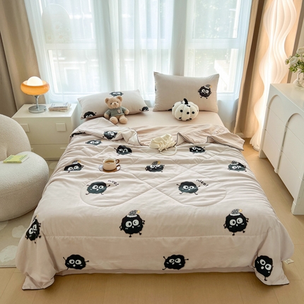 91家纺网 家纺一手货源 找家纺 宏源家纺 2024新款超柔水洗云朵棉夏被 奶茶煤球