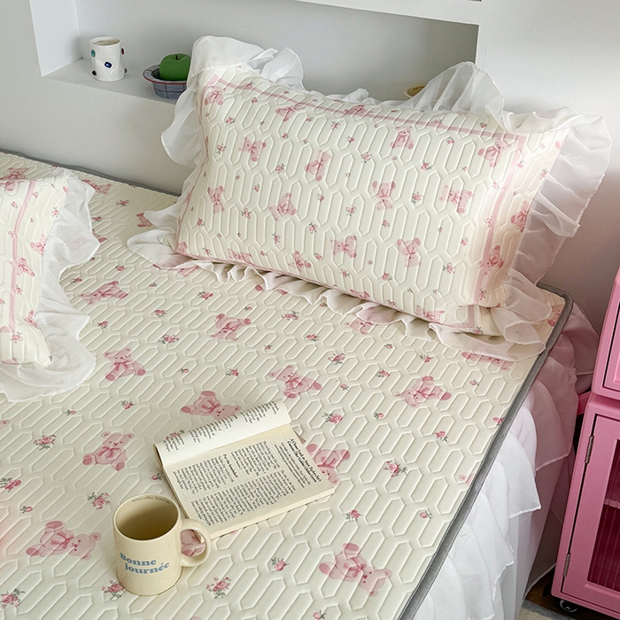 91家纺网 家纺一手货源 找家纺 昔可 新款床裙款乳胶凉席双层雪纺纱乳胶凉席三件套 玫瑰小熊