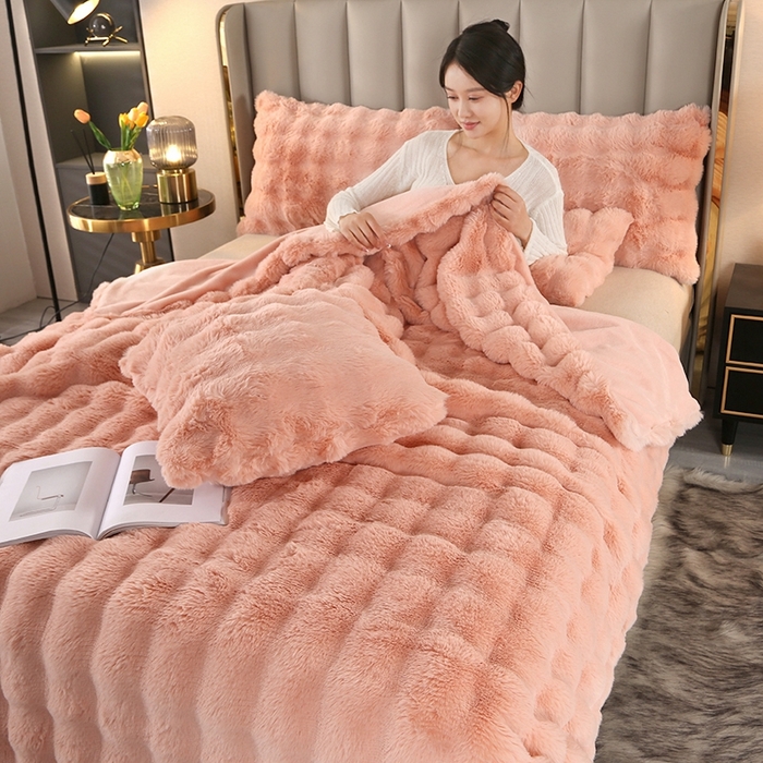 91家纺网 家纺一手货源 找家纺 芸锦豪2024新款纯色托斯卡纳兔毛大泡泡绒毛毯 樱花粉
