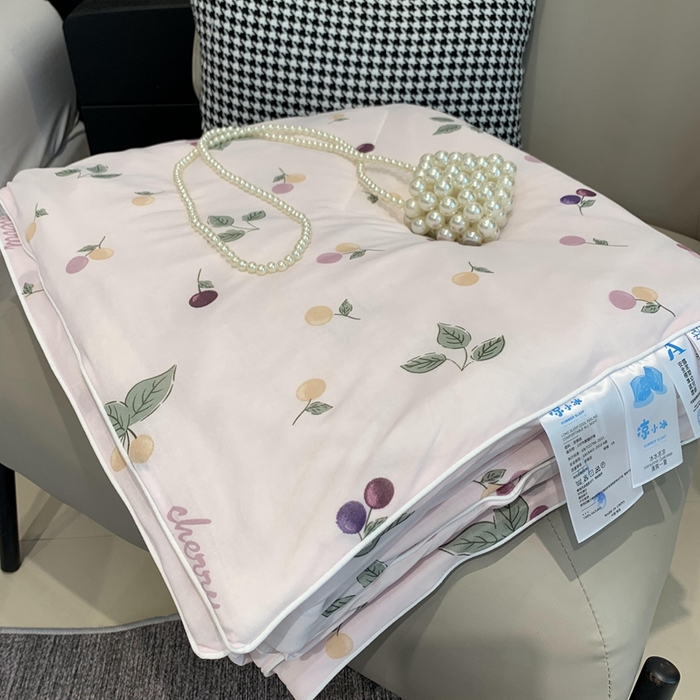 91家纺网 家纺一手货源 找家纺 奈萝家纺 2024新款A类凉感丝小凉皮夏被可机洗夏被新品空调被 樱桃