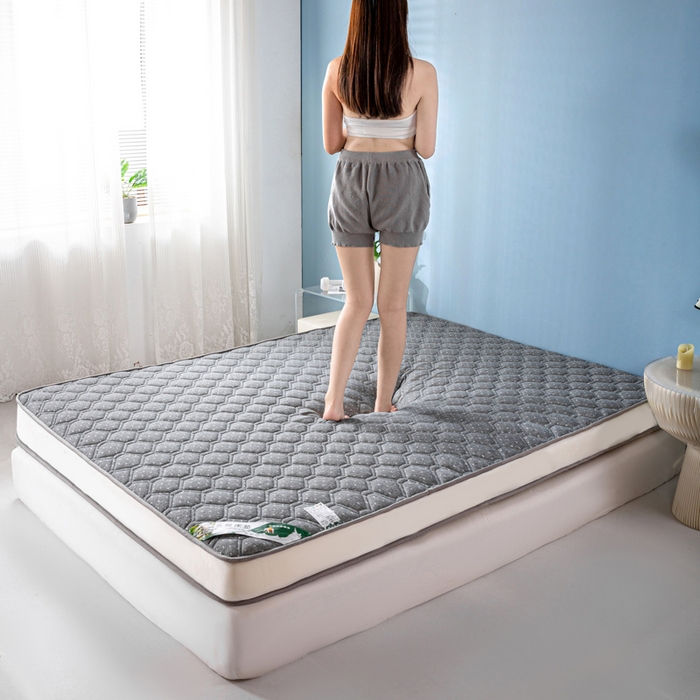 91家纺网 家纺一手货源 找家纺 缔莱被业 2024新款高端简约乳胶抗压记忆棉床垫软垫家用卧室床垫--白边 菱形灰