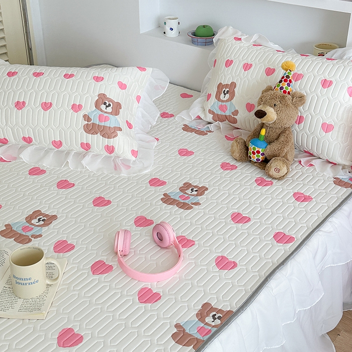 91家纺网 家纺一手货源 找家纺 昔可 新款床裙款乳胶凉席双层雪纺纱乳胶凉席三件套 粉色心心熊