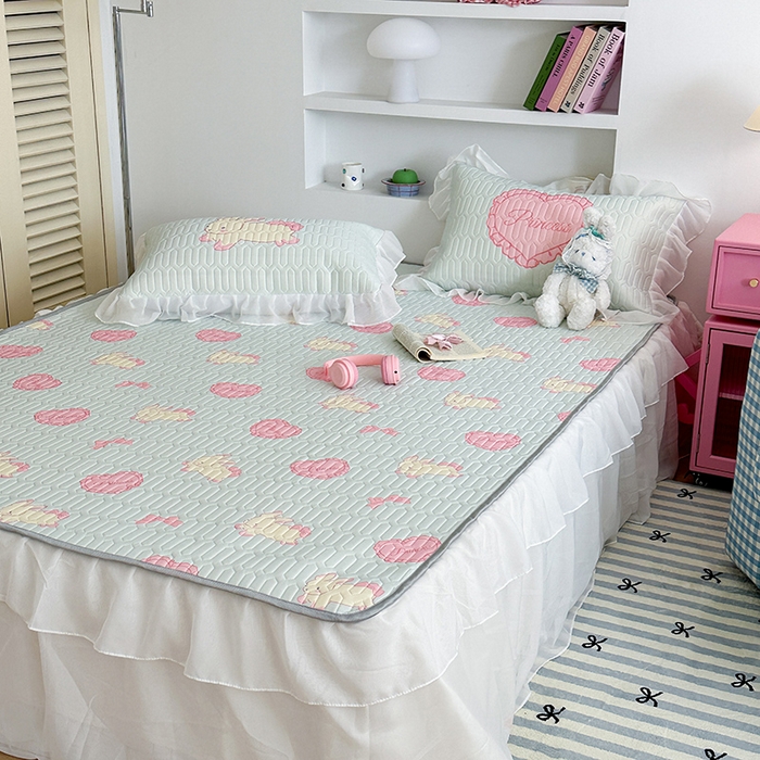 91家纺网 家纺一手货源 找家纺 昔可 新款床裙款乳胶凉席双层雪纺纱乳胶凉席三件套 萝莉爱心兔