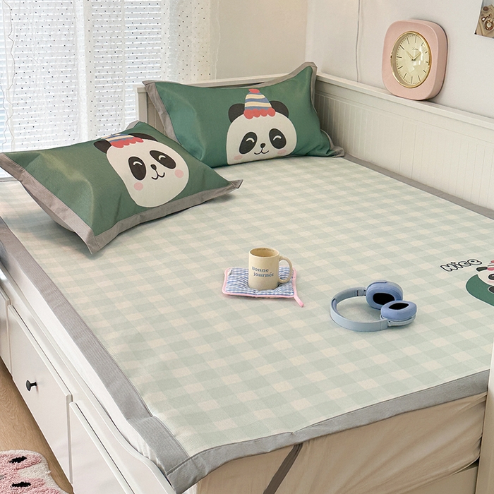 91家纺网 家纺一手货源 找家纺 昔可家纺 2024新款A类900D大版冰丝席 绿格熊猫