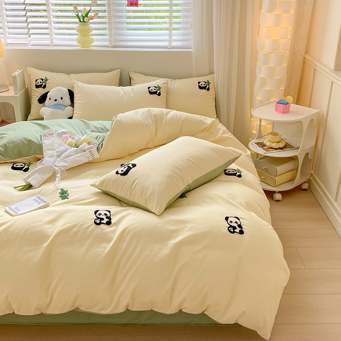 91家纺网 家纺一手货源 找家纺 眠帛 2024新款亲肤棉卡通毛巾绣四件套 熊猫-奶黄果绿