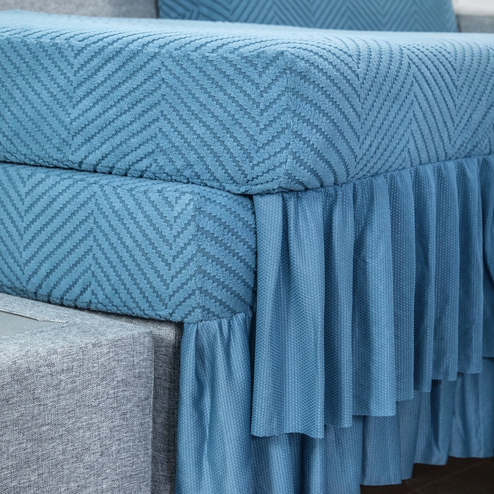 91家纺网 家纺一手货源 找家纺 千彤 2024新款裙边款弹力沙发套罩拉花绒人字纹系列沙发笠 水蓝