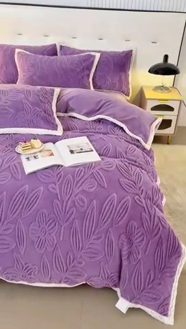 91家纺网 家纺一手货源 找家纺 芸锦豪2024新款花团雕花兔毛绒兔兔绒四件套 紫色