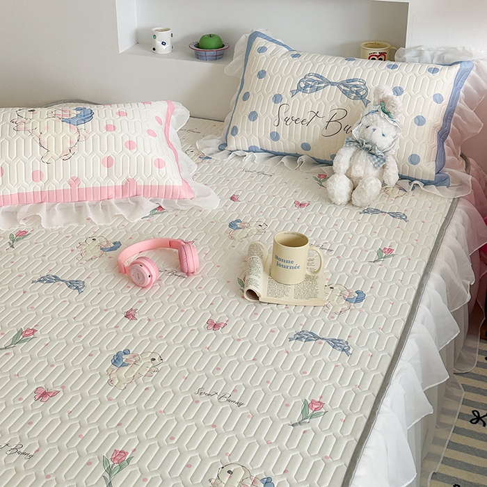 91家纺网 家纺一手货源 找家纺 昔可 新款床裙款乳胶凉席双层雪纺纱乳胶凉席三件套 郁金香花蜜兔