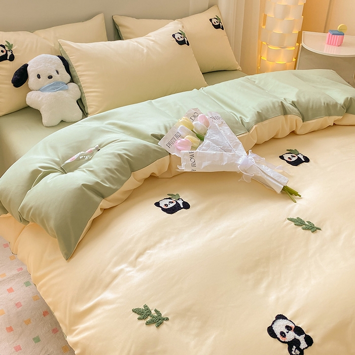 91家纺网 家纺一手货源 找家纺 眠帛 2024新款亲肤棉卡通毛巾绣四件套 熊猫-奶黄果绿