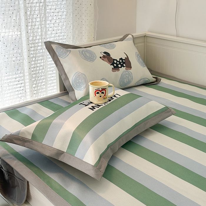 91家纺网 家纺一手货源 找家纺 昔可家纺 2024新款A类900D大版冰丝席 绿条腊肠狗