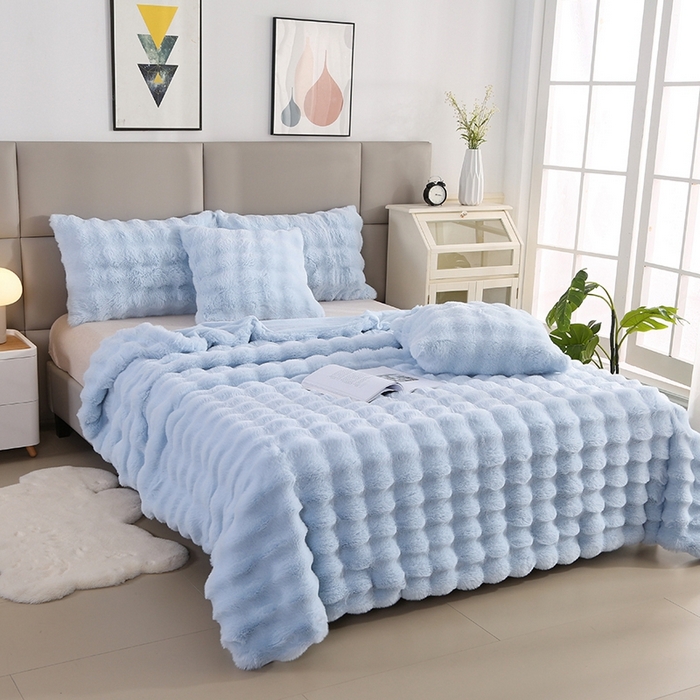 91家纺网 家纺一手货源 找家纺 芸锦豪2024新款纯色托斯卡纳兔毛大泡泡绒毛毯 浅兰