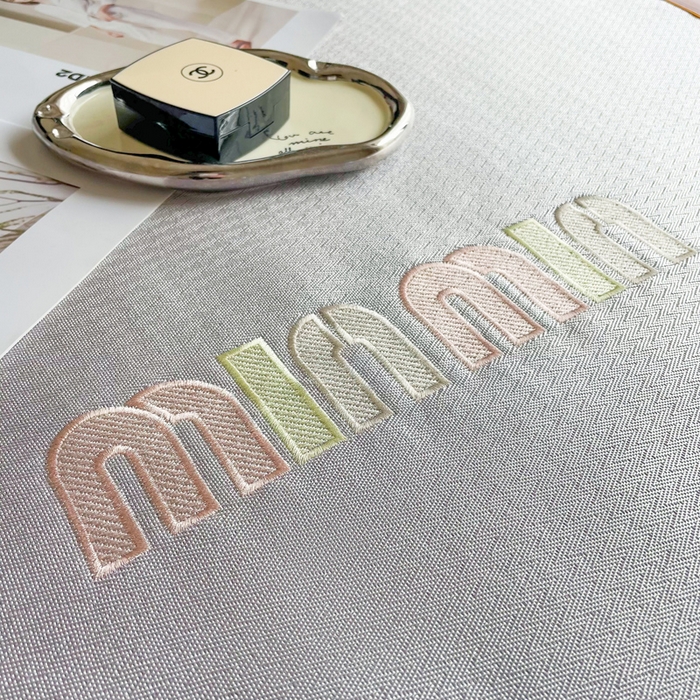 91家纺网 家纺一手货源 找家纺 慕尚家纺 2025新款凉感冰丝大牌miumiu凉席三件套 miu 淡紫