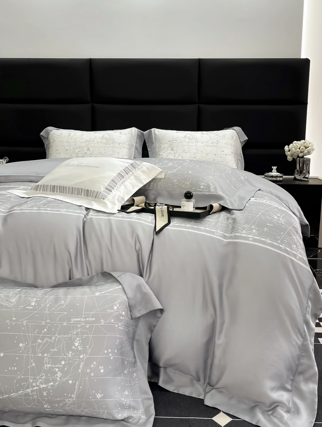 91家纺网 家纺一手货源 找家纺 若未家居2025新款50支兰精天丝轻奢风数码印花套件 狮子座 狮子座 灰