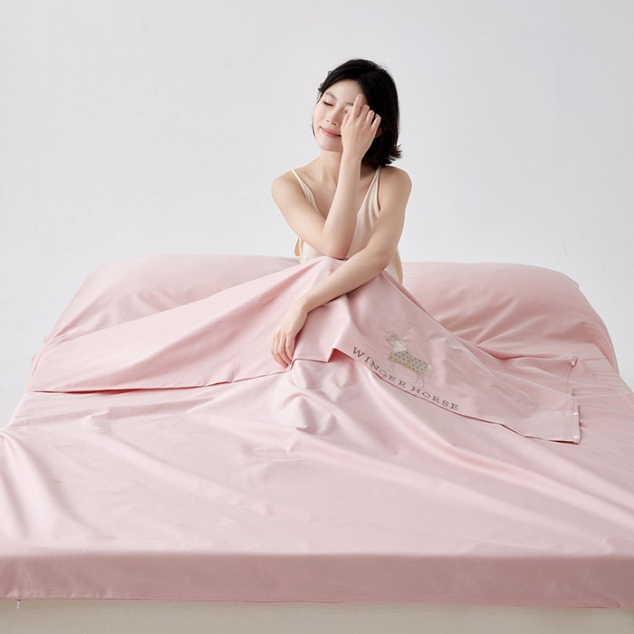 91家纺网 家纺一手货源 找家纺 千朵森 2024新款A类长绒棉刺绣睡袋 漾-云霜粉